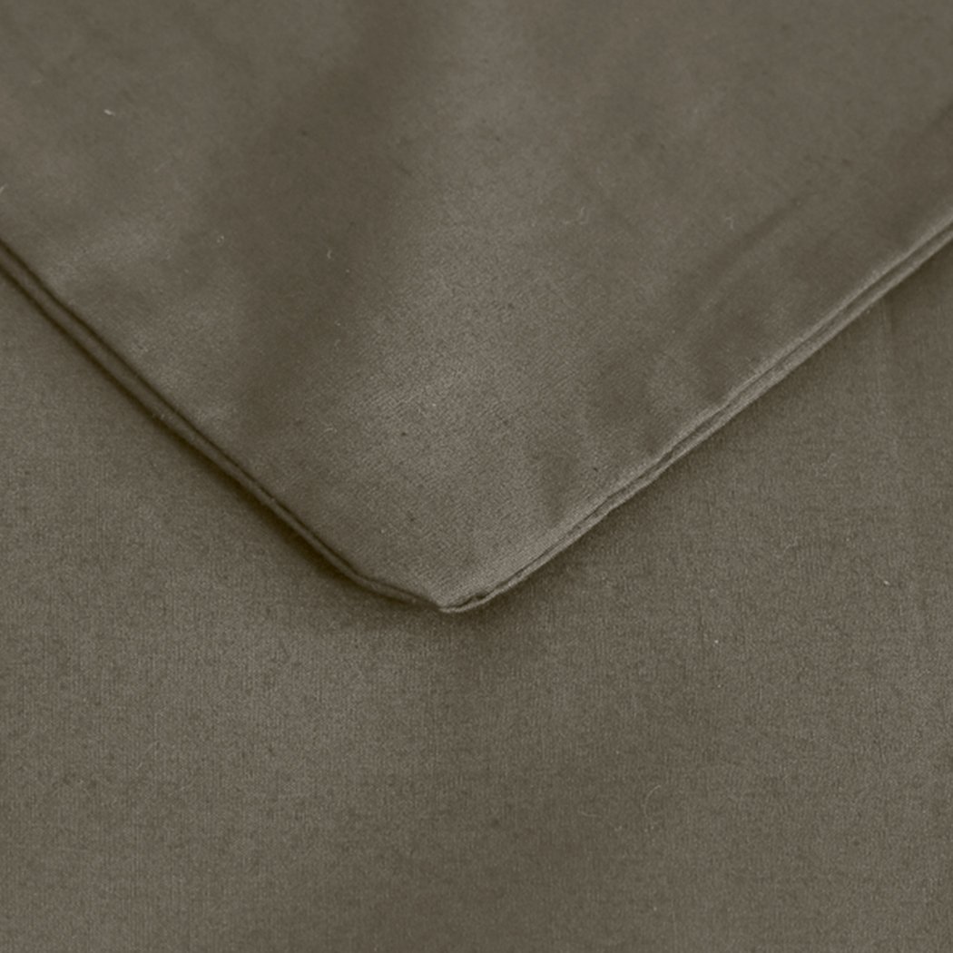 DreamZ Weighted Blanket in Light Brown, featuring a soft cotton and polyester cover with glass bead filling for deep relaxation.